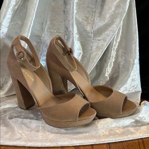 NWT SUN & STONE HEELED SANDALS 10